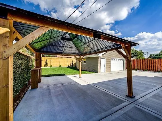 Beautiful In Bridgeview! Bridgeview